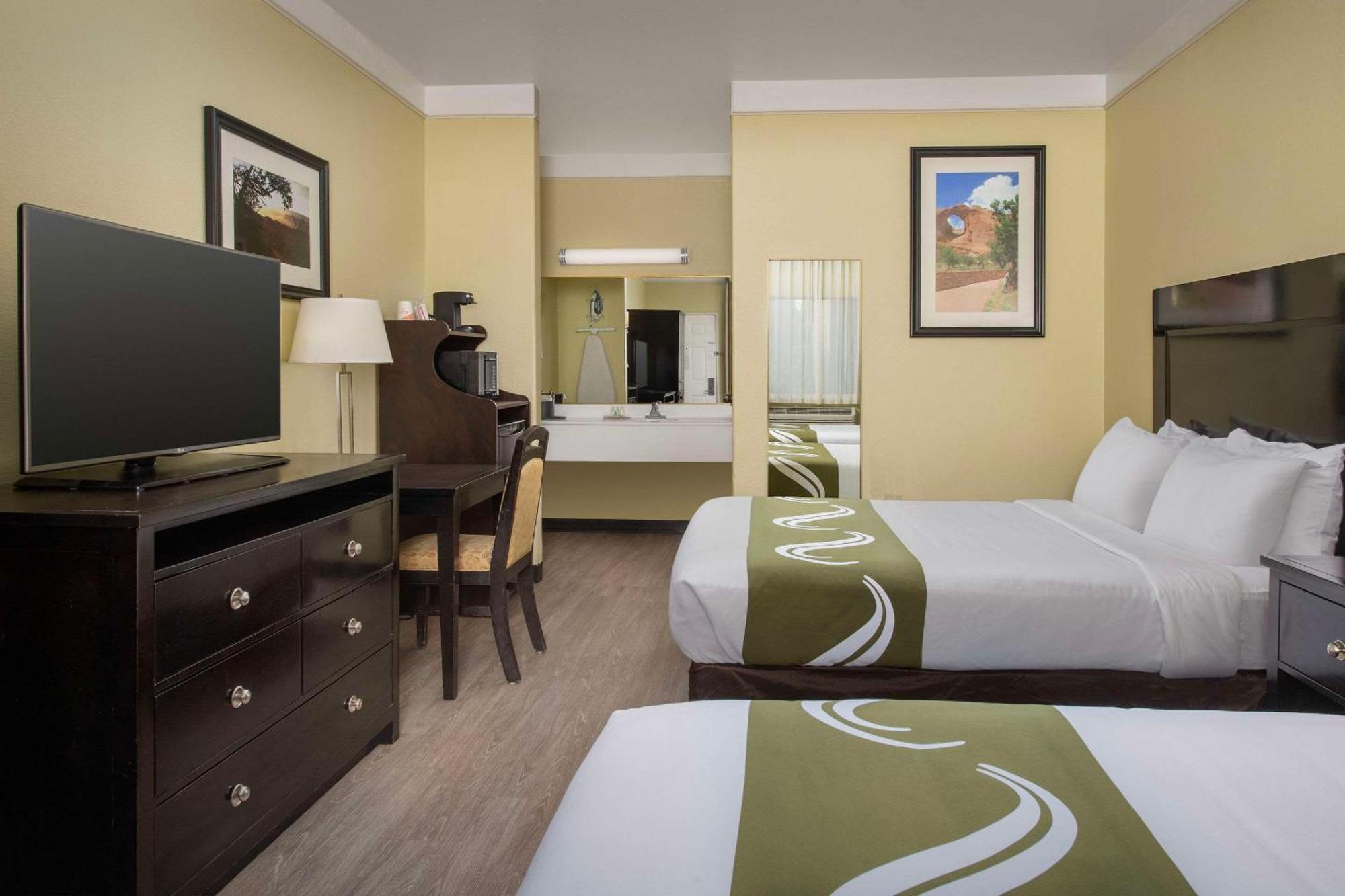 Quality Inn & Suites Gallup I-40 Exit 20 מראה חיצוני תמונה