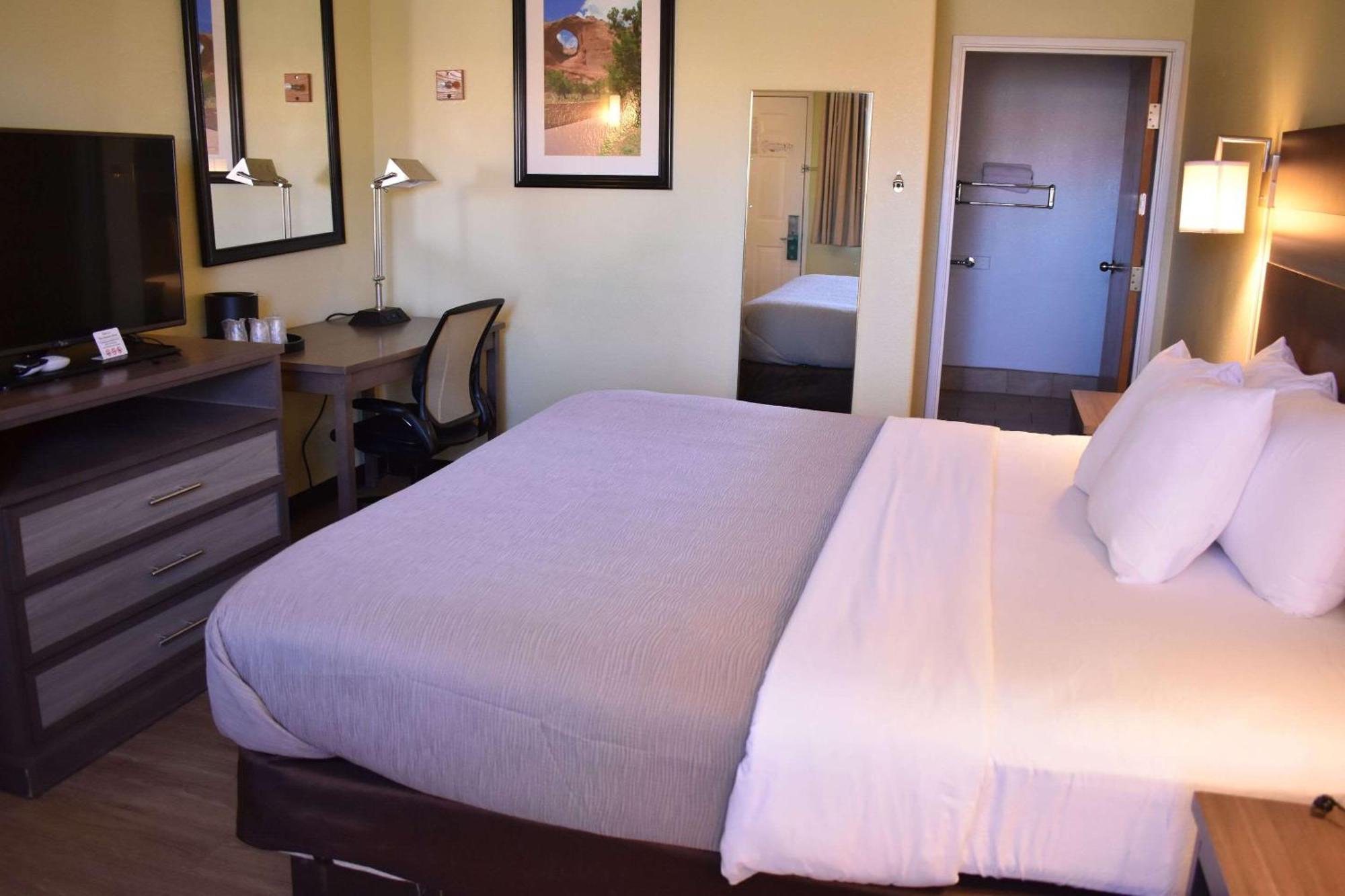 Quality Inn & Suites Gallup I-40 Exit 20 מראה חיצוני תמונה